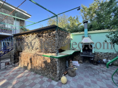 Двор, беседка, мангал, балкон